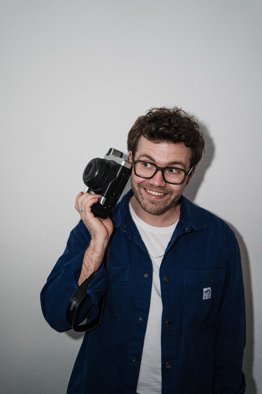 Andor de Jong met camera